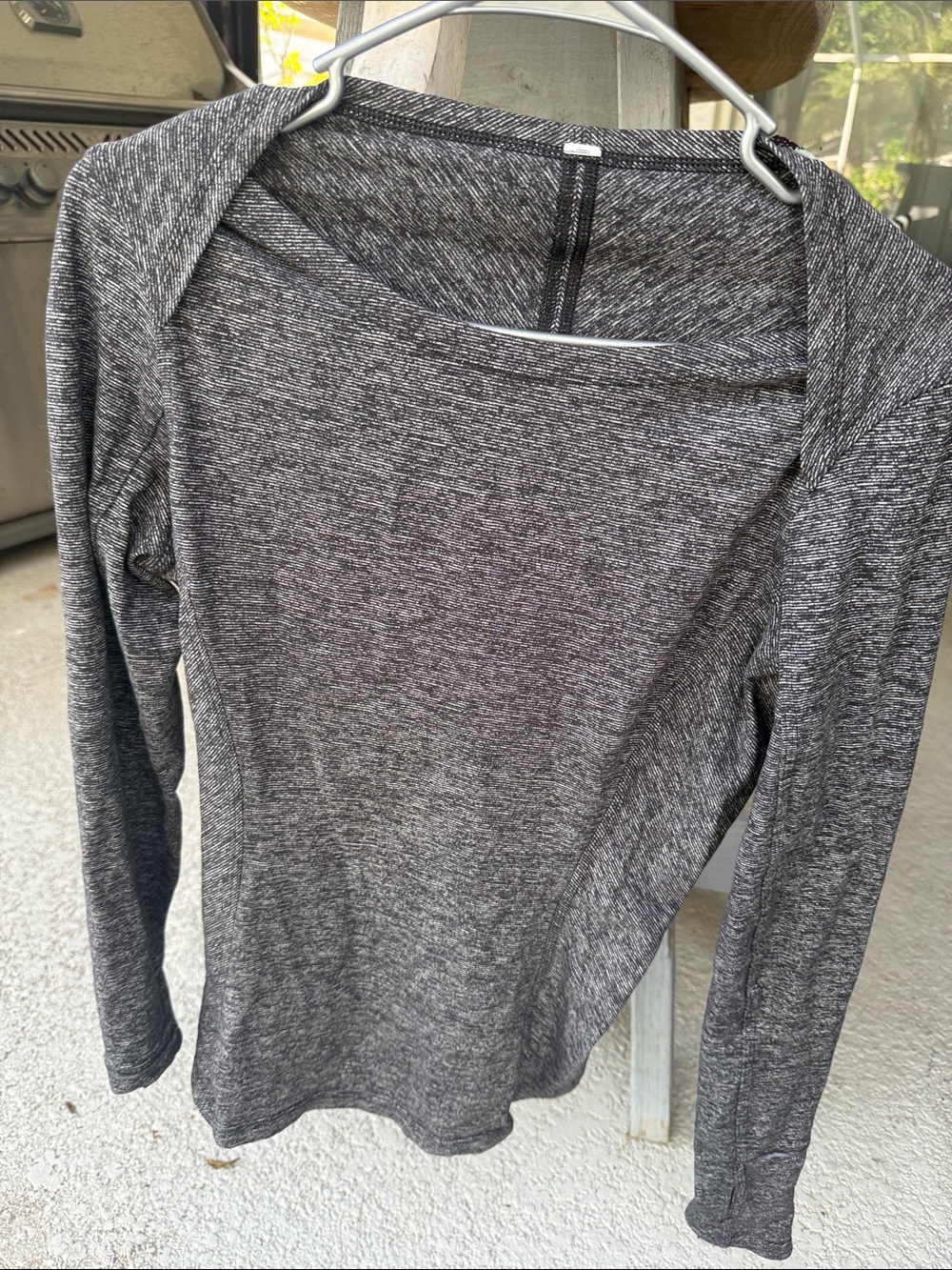 lululemon gray & Black long sleeve Size 8